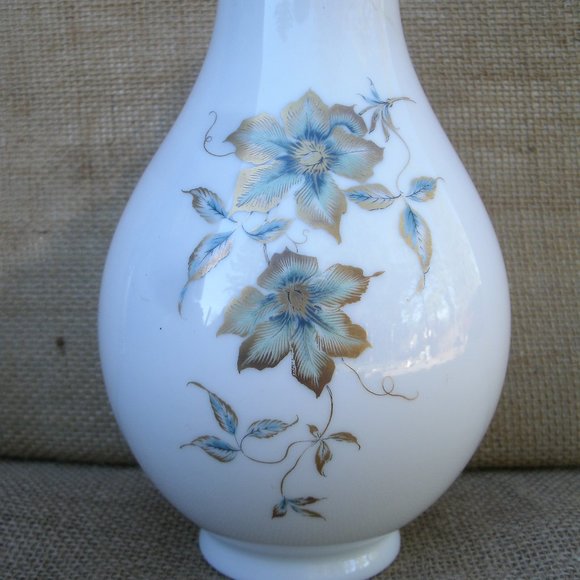 Vintage Kaiser Floral Design Porcelain Vase - Picture 8 of 16